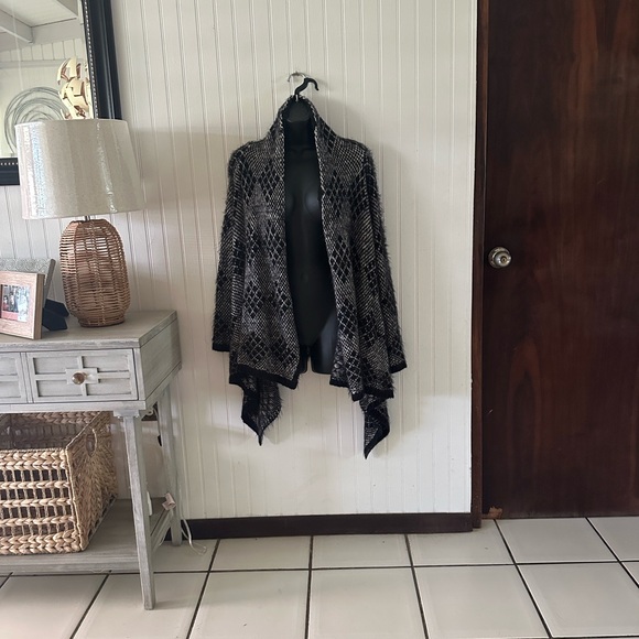 BCBGMaxAzria Black and Gray Open Front Cardigan Like New sz M - Picture 8 of 12